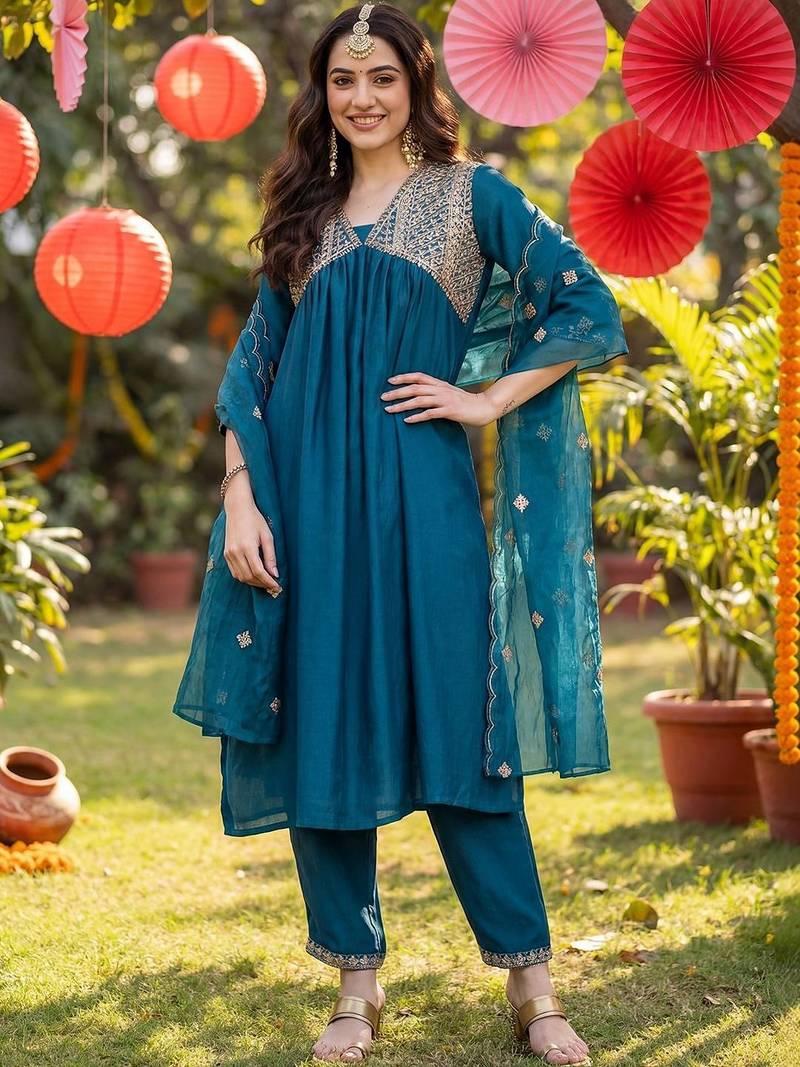 Women Ethnic Motifs Embroidered Empire Thread Work Kurta with Trousers & With Dupatta