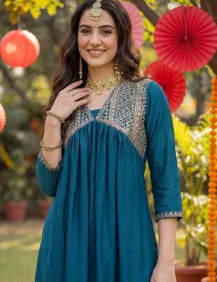 Women Ethnic Motifs Embroidered Empire Thread Work Kurta with Trousers & With Dupatta 2