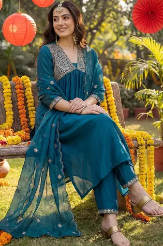 Women Ethnic Motifs Embroidered Empire Thread Work Kurta with Trousers & With Dupatta