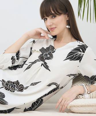 Women Floral Printed Regular Kurta with Trousers 2
