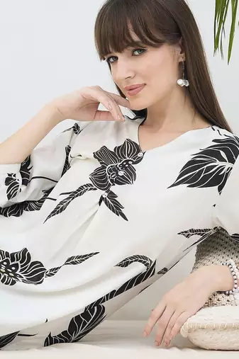 Women Floral Printed Regular Kurta with Trousers