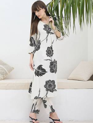 Women Floral Printed Regular Kurta with Trousers 1