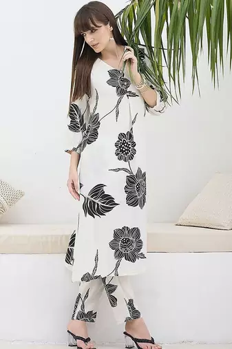 Women Floral Printed Regular Kurta with Trousers