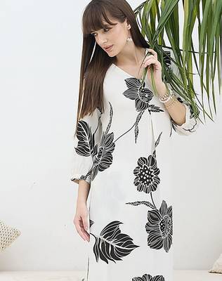 Women Floral Printed Regular Kurta with Trousers 3