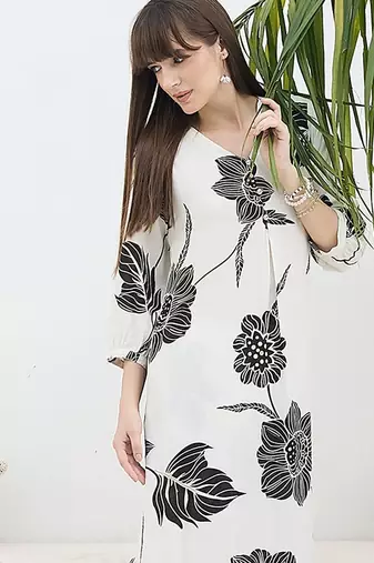 Women Floral Printed Regular Kurta with Trousers