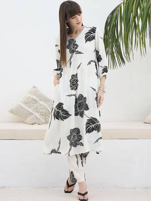 Women Floral Printed Regular Kurta with Trousers 4