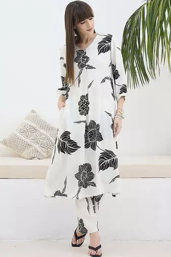 Women Floral Printed Regular Kurta with Trousers