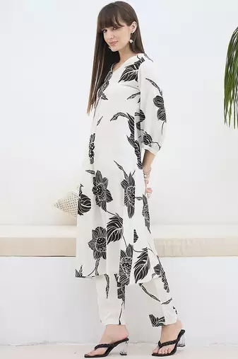 Women Floral Printed Regular Kurta with Trousers