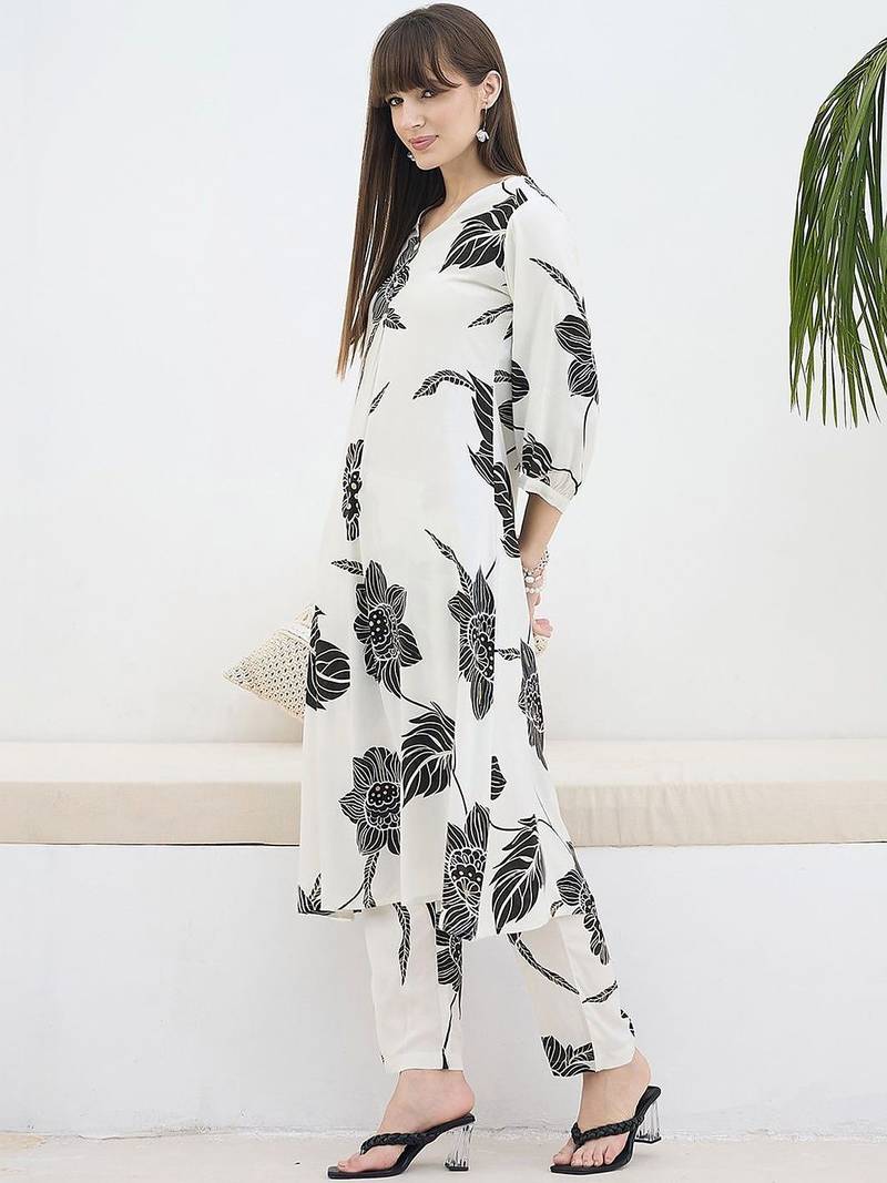 Women Floral Printed Regular Kurta with Trousers