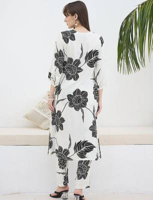 Women Floral Printed Regular Kurta with Trousers 6