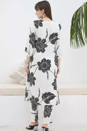 Women Floral Printed Regular Kurta with Trousers