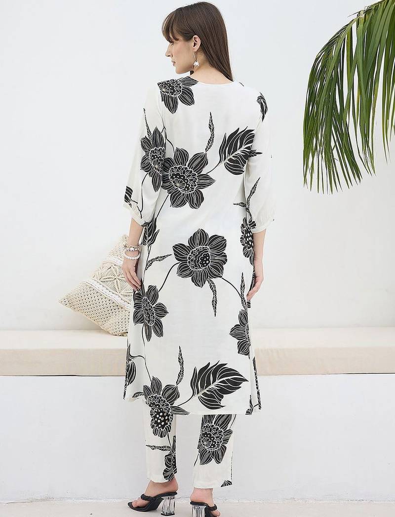 Women Floral Printed Regular Kurta with Trousers