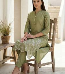 Women Floral Embroidered Regular Thread Work Kurta with Trousers