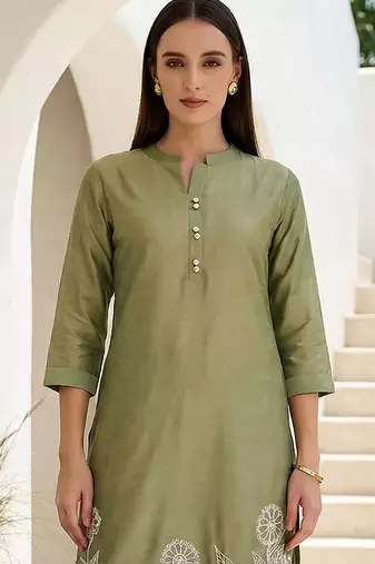 Women Floral Embroidered Regular Thread Work Kurta with Trousers