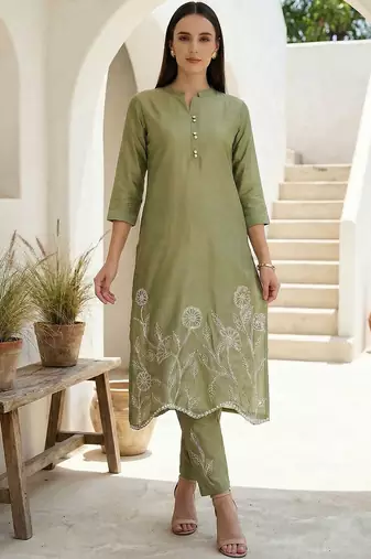 Women Floral Embroidered Regular Thread Work Kurta with Trousers