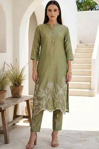 Women Floral Embroidered Regular Thread Work Kurta with Trousers