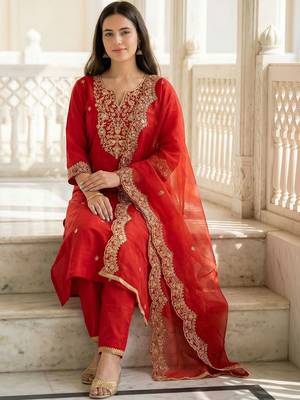 Women Ethnic Motifs Embroidered Regular Thread Work Liva Kurta with Trousers & With Dupatta 1