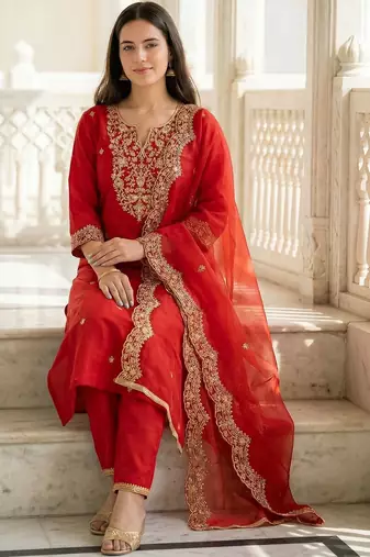 Women Ethnic Motifs Embroidered Regular Thread Work Liva Kurta with Trousers & With Dupatta