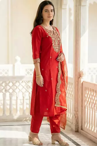Women Ethnic Motifs Embroidered Regular Thread Work Liva Kurta with Trousers & With Dupatta