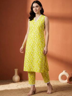 Women Floral Printed Regular Pure Cotton Kurta with Trousers 1