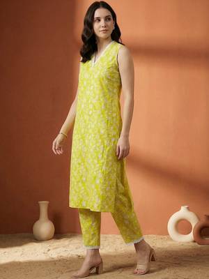 Women Floral Printed Regular Pure Cotton Kurta with Trousers 3