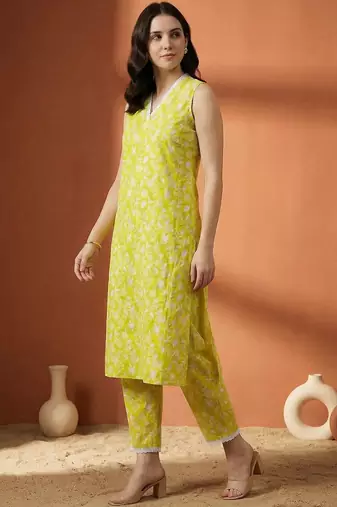 Women Floral Printed Regular Pure Cotton Kurta with Trousers