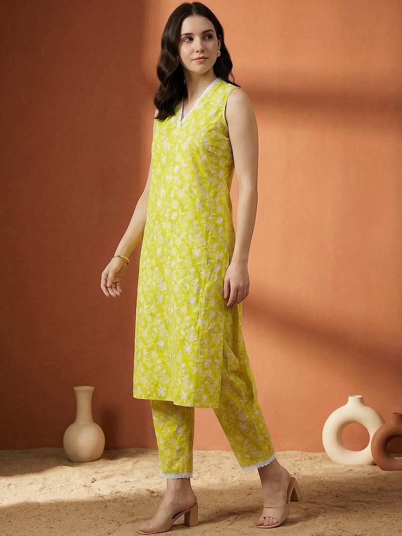 Women Floral Printed Regular Pure Cotton Kurta with Trousers