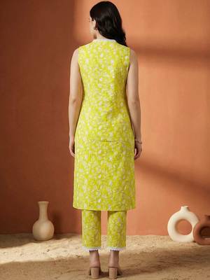 Women Floral Printed Regular Pure Cotton Kurta with Trousers 4