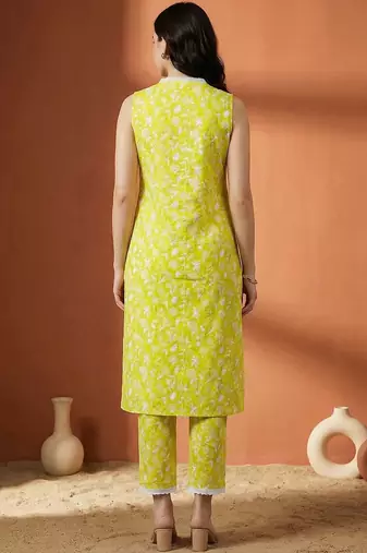 Women Floral Printed Regular Pure Cotton Kurta with Trousers