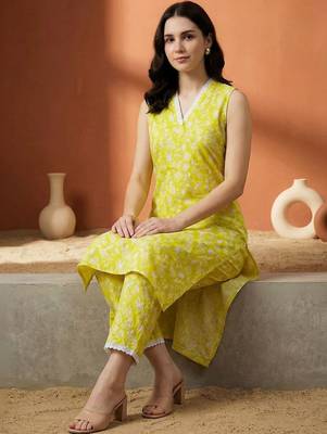 Women Floral Printed Regular Pure Cotton Kurta with Trousers 5