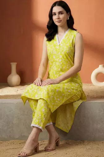 Women Floral Printed Regular Pure Cotton Kurta with Trousers