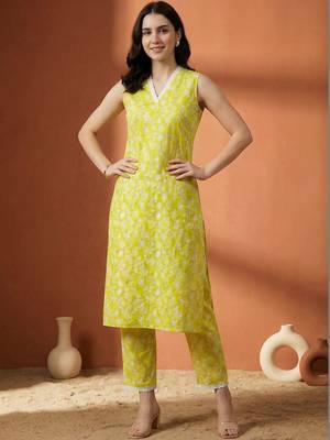 Women Floral Printed Regular Pure Cotton Kurta with Trousers 6