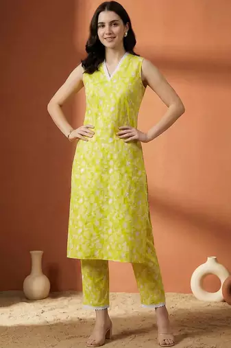 Women Floral Printed Regular Pure Cotton Kurta with Trousers