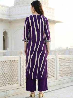 Women Printed Regular Thread Work Kurta with Palazzos 4