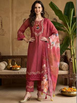 Women Floral Embroidered Regular Thread Work Kurta with Trousers & With Dupatta 1