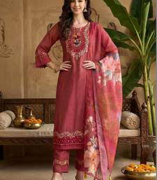 Women Floral Embroidered Regular Thread Work Kurta with Trousers & With Dupatta