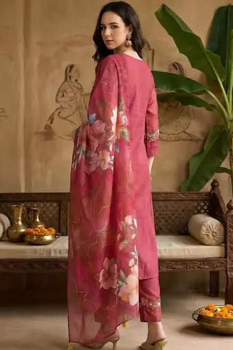Women Floral Embroidered Regular Thread Work Kurta with Trousers & With Dupatta