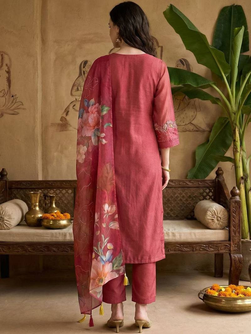 Women Floral Embroidered Regular Thread Work Kurta with Trousers & With Dupatta