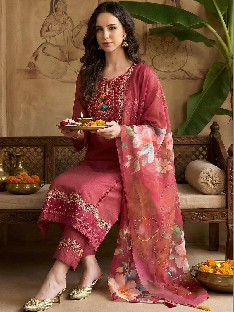 Women Floral Embroidered Regular Thread Work Kurta with Trousers & With Dupatta