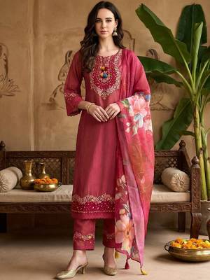 Women Floral Embroidered Regular Thread Work Kurta with Trousers & With Dupatta 6