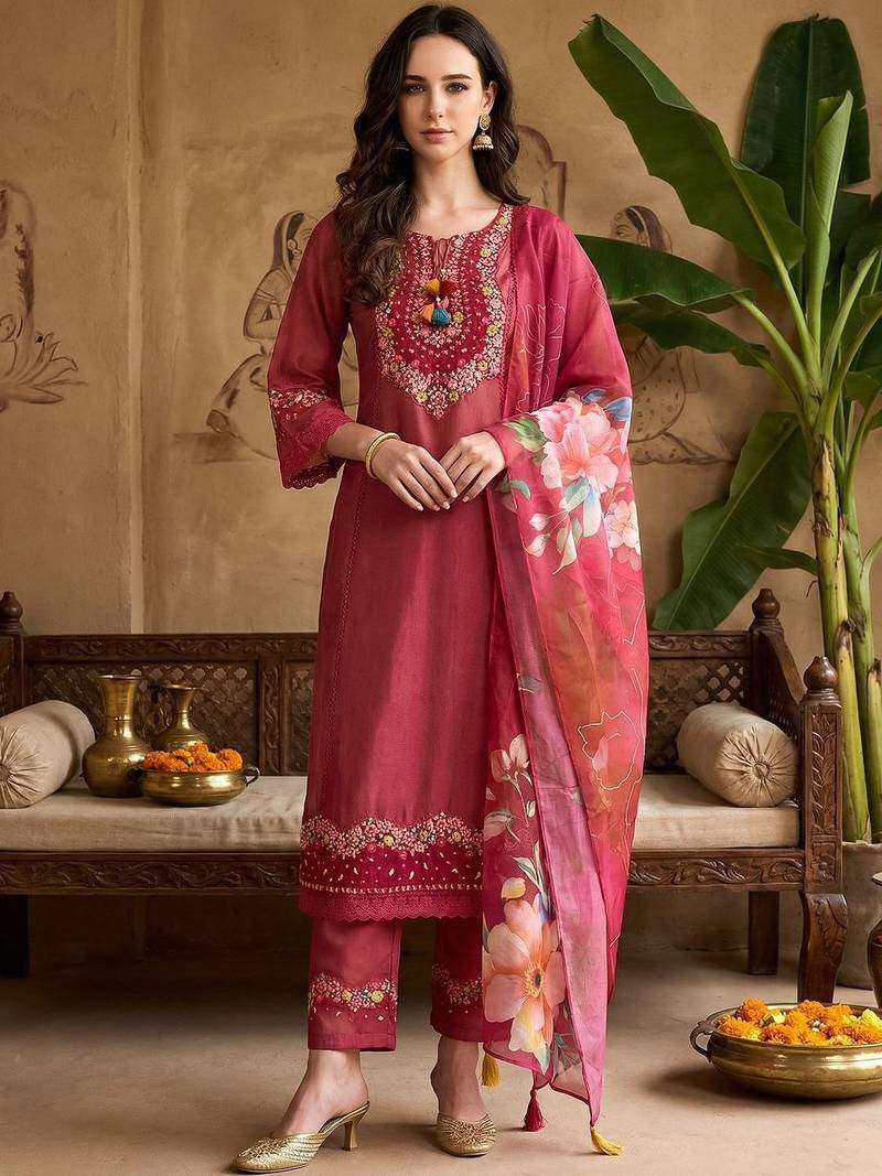 Women Floral Embroidered Regular Thread Work Kurta with Trousers & With Dupatta