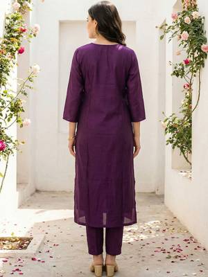 Women Floral Embroidered Regular Thread Work Kurta with Trousers & With Dupatta 2