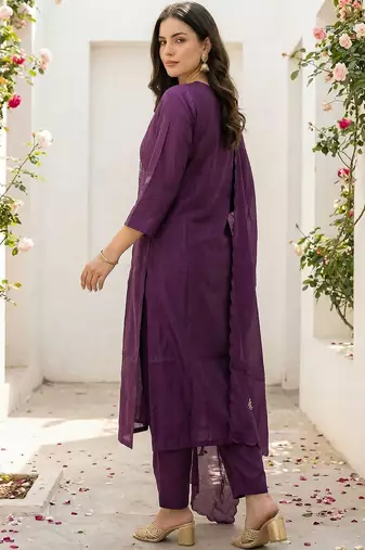 Women Floral Embroidered Regular Thread Work Kurta with Trousers & With Dupatta