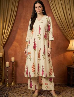 Women Floral Printed Regular Kurta with Trousers 1
