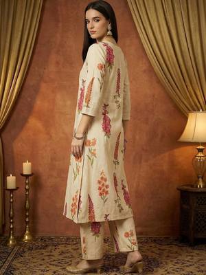 Women Floral Printed Regular Kurta with Trousers 3