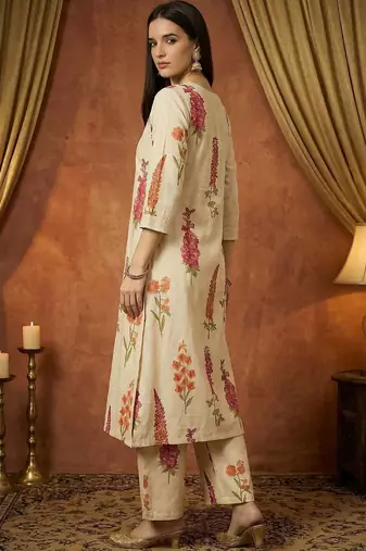 Women Floral Printed Regular Kurta with Trousers
