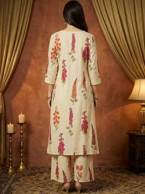 Women Floral Printed Regular Kurta with Trousers 4