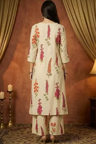 Women Floral Printed Regular Kurta with Trousers