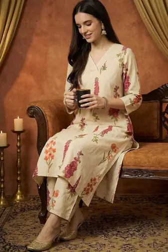 Women Floral Printed Regular Kurta with Trousers