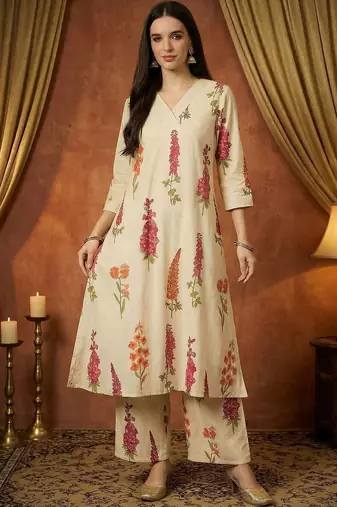 Women Floral Printed Regular Kurta with Trousers